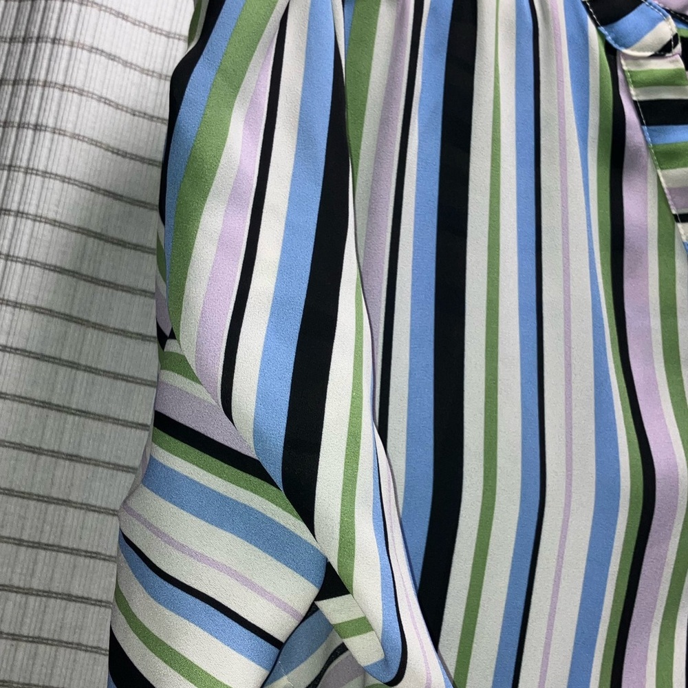 Torrid Harper Georgette Ruched Short
Sleeve Blouse size 4 - Picture 7 of 15